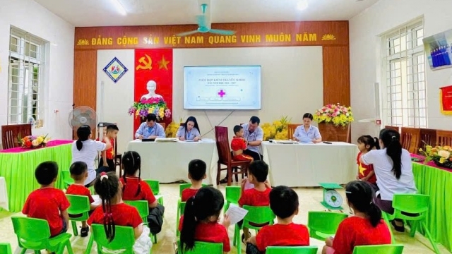 Hà Tĩnh đồng loạt khám sức khỏe đầu năm học cho học sinh