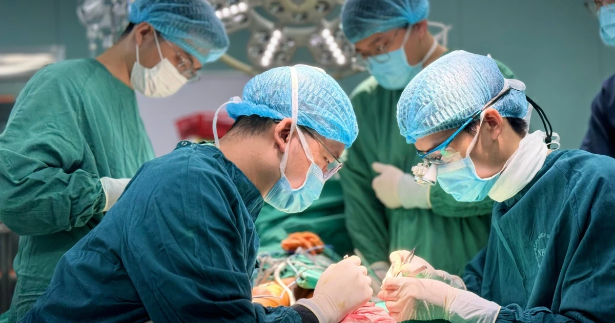 Bảy giờ nỗ lực bảo tồn bàn tay cho người bệnh sau tai nạn lao động