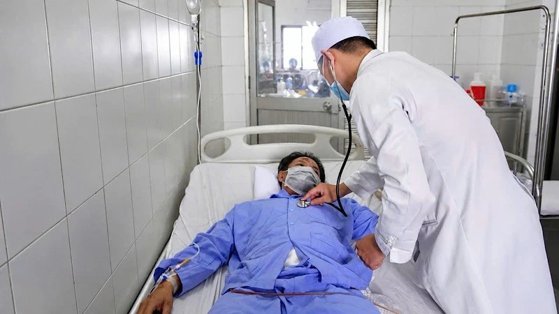 Cần Thơ: Cứu sống bệnh nhân bị hai thanh sắt đâm nhờ báo động đỏ nội viện
