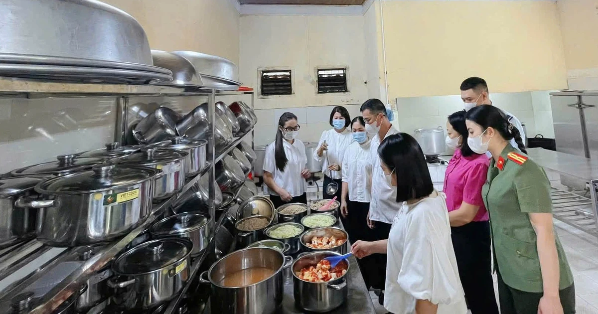 Tuyên Quang tăng cường kiểm soát an toàn thực phẩm tại bếp ăn trường học