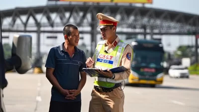 Đẩy nhanh chuyển đổi số trong bảo đảm trật tự, an toàn giao thông