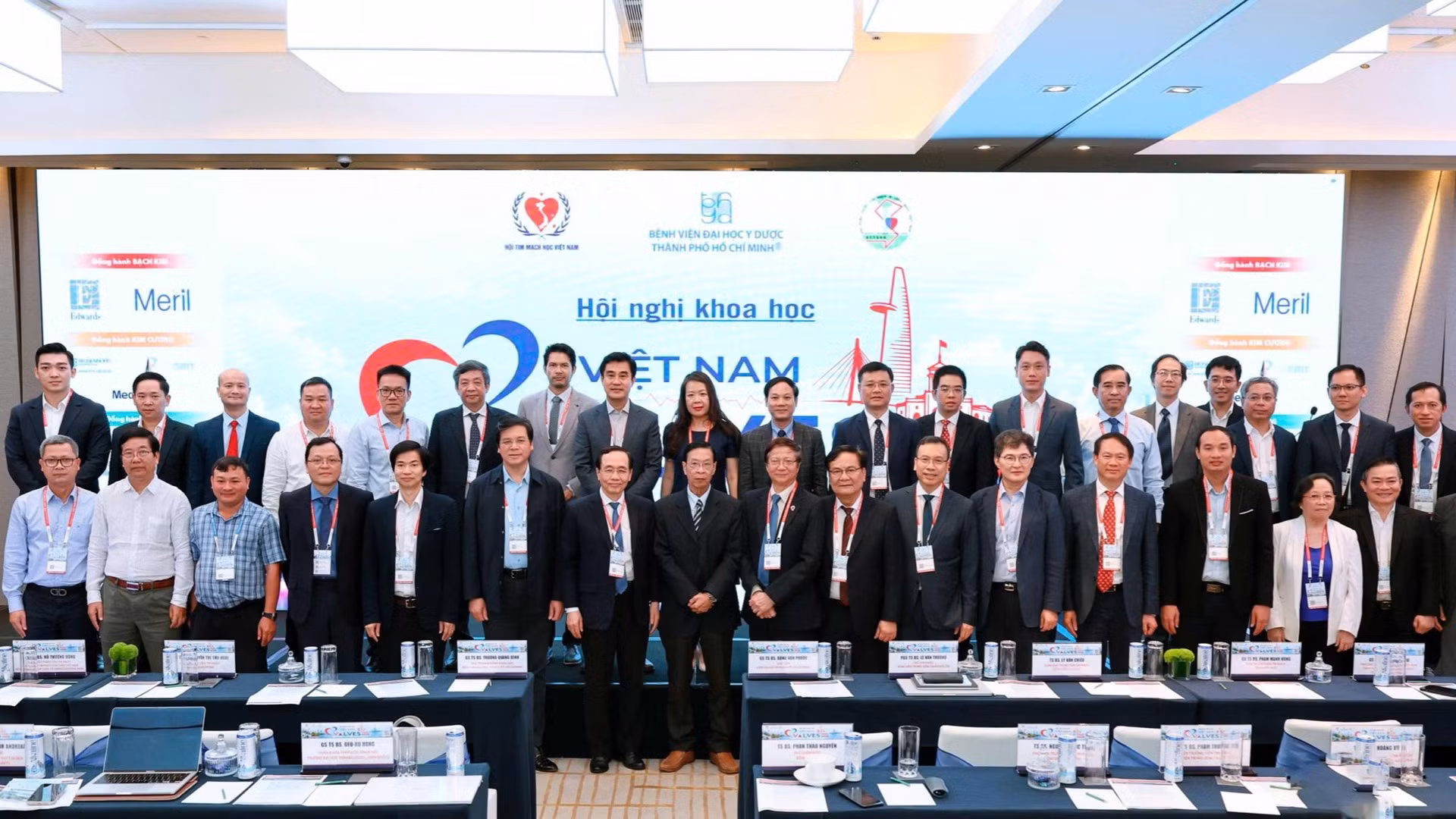 cac-chuyen-gia-bao-cao-vien-va-dai-bieu-cung-luu-lai-khoanh-khac-tai-hoi-nghi-khoa-hoc-vietnam-valves-8224.jpg