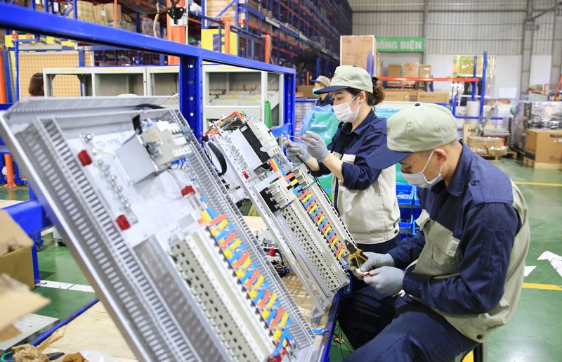 Sản xuất công nghiệp Hà Nội tăng 9% trong 9 tháng, trong khi tiêu thụ sản phẩm chế biến, chế tạo tăng 14,7%. Sản xuất công nghiệp Hà Nội tăng 9% trong 9 tháng, trong khi tiêu thụ sản phẩm chế biến, chế tạo tăng 14,7%.
