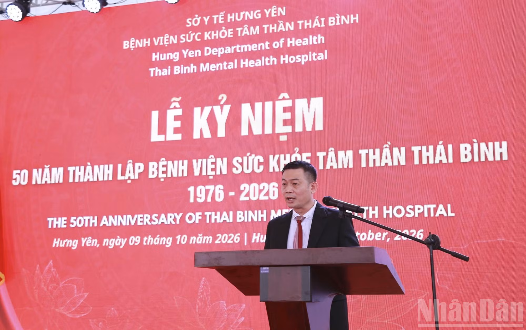 Thạc sĩ, bác sĩ Lê Minh Ngọc, Giám đốc Bệnh viện Sức khỏe tâm thần Thái Bình báo cáo về hoạt động của bệnh viện. (Ảnh: MAI TÚ)
