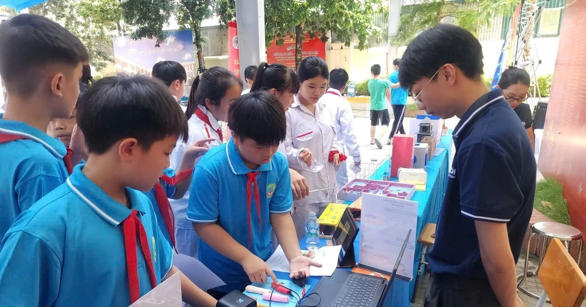 Rà soát, sửa đổi đồng bộ chương trình giáo dục, sách giáo khoa