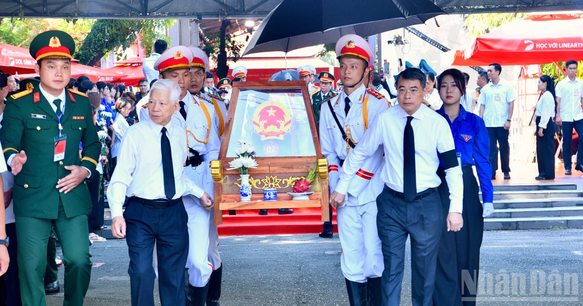 Thủ tướng Lê Minh Hưng dự Lễ viếng, truy điệu và an táng hài cốt liệt sĩ tại Công viên Lê Thị Riêng