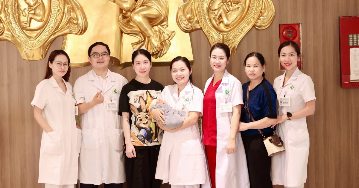Can thiệp cứu thai trong ca tam thai tự nhiên biến chứng hiếm gặp