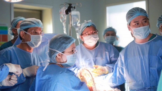 120 phút giành lại nhịp đập cho tim thai nhi 28 tuần tuổi