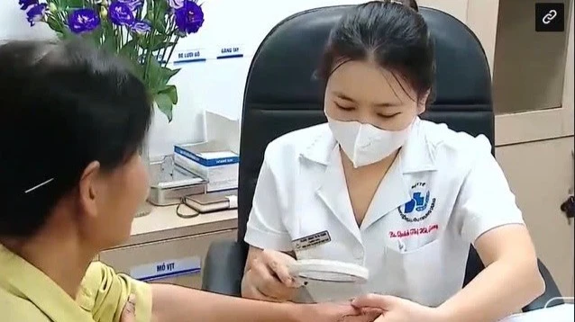 Phối hợp đa phương thức trong điều trị cho bệnh nhân da bọng nước tự miễn
