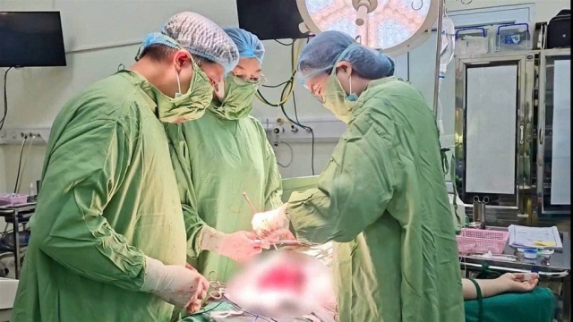 Bệnh viện Phụ sản Hải Phòng bóc u xơ tử cung nặng 1,9 kg, bảo tồn tử cung cho người bệnh