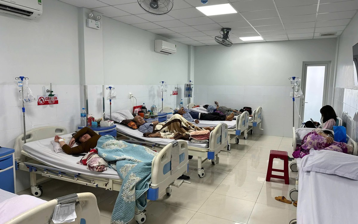 Vụ ngộ độc bánh mỳ: Số lượng ca bệnh tăng chóng mặt, Quảng Ngãi chỉ đạo khẩn