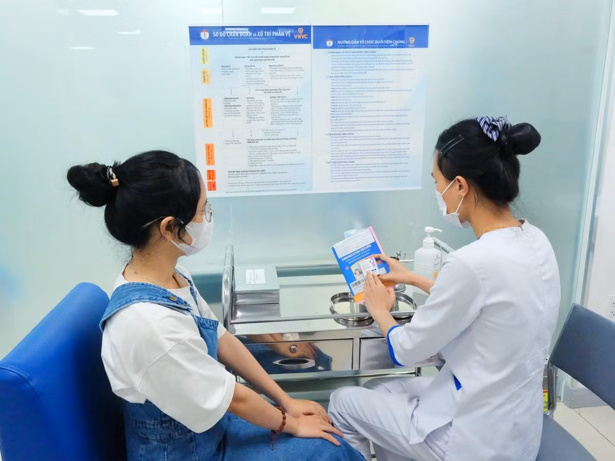 sinh-vien-tphcm-tiem-vac-xin-nao-mo-cau-nhom-acyw.jpg