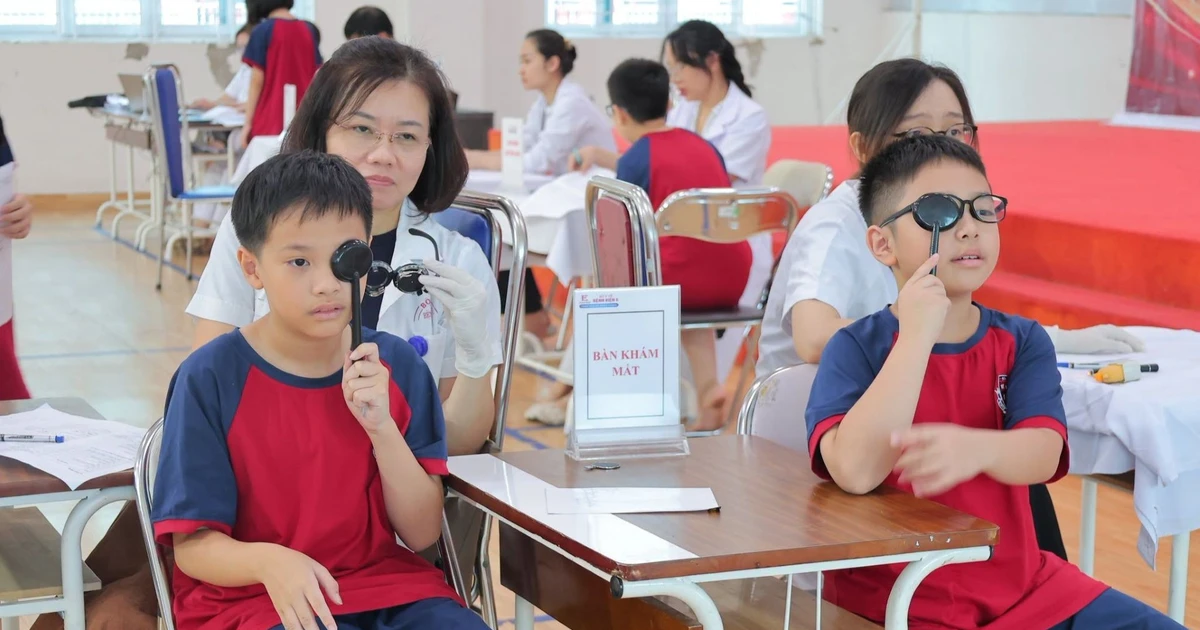 Cận thị học đường gia tăng: Phát hiện sớm để kiểm soát hiệu quả