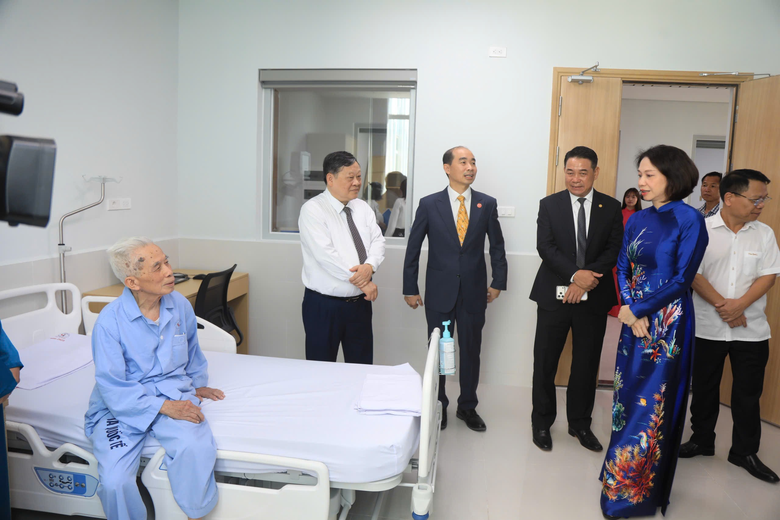 Hà Nội: Gắn biển công trình Bệnh viện Tim cơ sở 2, ra mắt Khoa Quốc tế Hà Nội: Gắn biển công trình Bệnh viện Tim cơ sở 2, ra mắt Khoa Quốc tế- Ảnh 5.