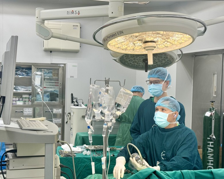 Ho ra đờm mùi lạ, phát hiện đường rò từ đại tràng lên phổi hiếm gặp Ho ra đờm mùi lạ, phát hiện đường rò từ đại tràng lên phổi hiếm gặp - Ảnh 1.
