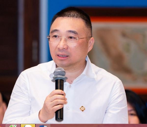 Ông Trần Minh Sơn, Phó chủ tịch thường trực HĐQT Tập đoàn Sun Group báo cáo tiến độ các dự án phục vụ APEC trong cuộc họp Ông Trần Minh Sơn, Phó chủ tịch thường trực HĐQT Tập đoàn Sun Group báo cáo tiến độ các dự án phục vụ APEC trong cuộc họp