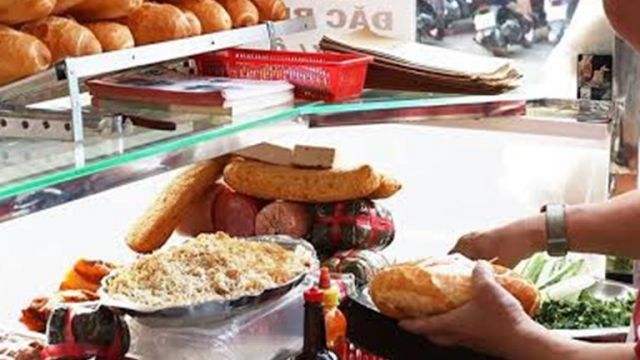Chủ tiệm bánh mì bà Được ở Quảng Ngãi nâng mức bồi thường và xin lỗi các nạn nhân ngộ độc