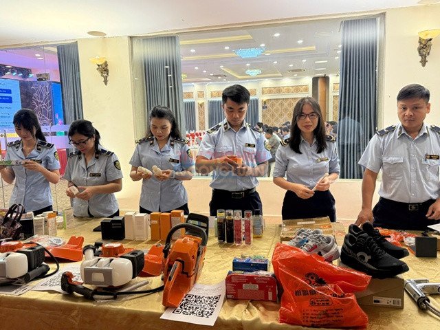 Chi cục Quản lý thị trường tỉnh đã phối hợp với Hiệp hội chống hàng giả React Việt Nam tổ chức tập huấn chuyên sâu về thực thi quyền sở hữu trí tuệ và kỹ năng chống hàng giả cho toàn lực lượng.