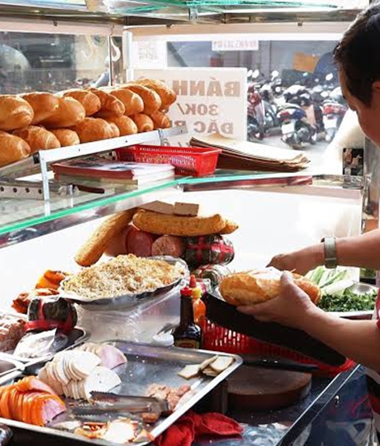 Cơ sở b&aacute;nh m&igrave; b&agrave; Được (Quảng Ng&atilde;i) đ&atilde; xin lỗi v&agrave; chi trả tiền bồi thường cho kh&aacute;ch h&agrave;ng bị ngộ độc