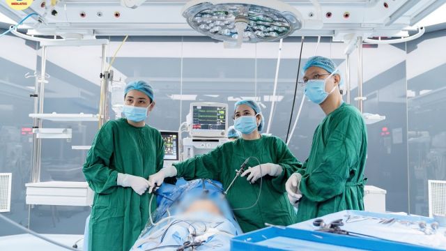 Nhập viện vì viêm dạ dày, người phụ nữ bất ngờ phát hiện 2 khối u “ẩn mình” ở buồng trứng