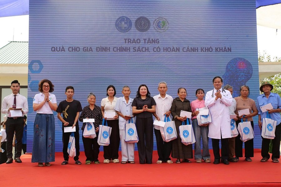 Hà Tĩnh: Hơn 1.000 người dân được tầm soát miễn phí nguy cơ đột quỵ - Hình 1